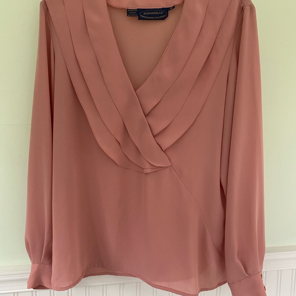 Pink blouse - Picture 2 of 5